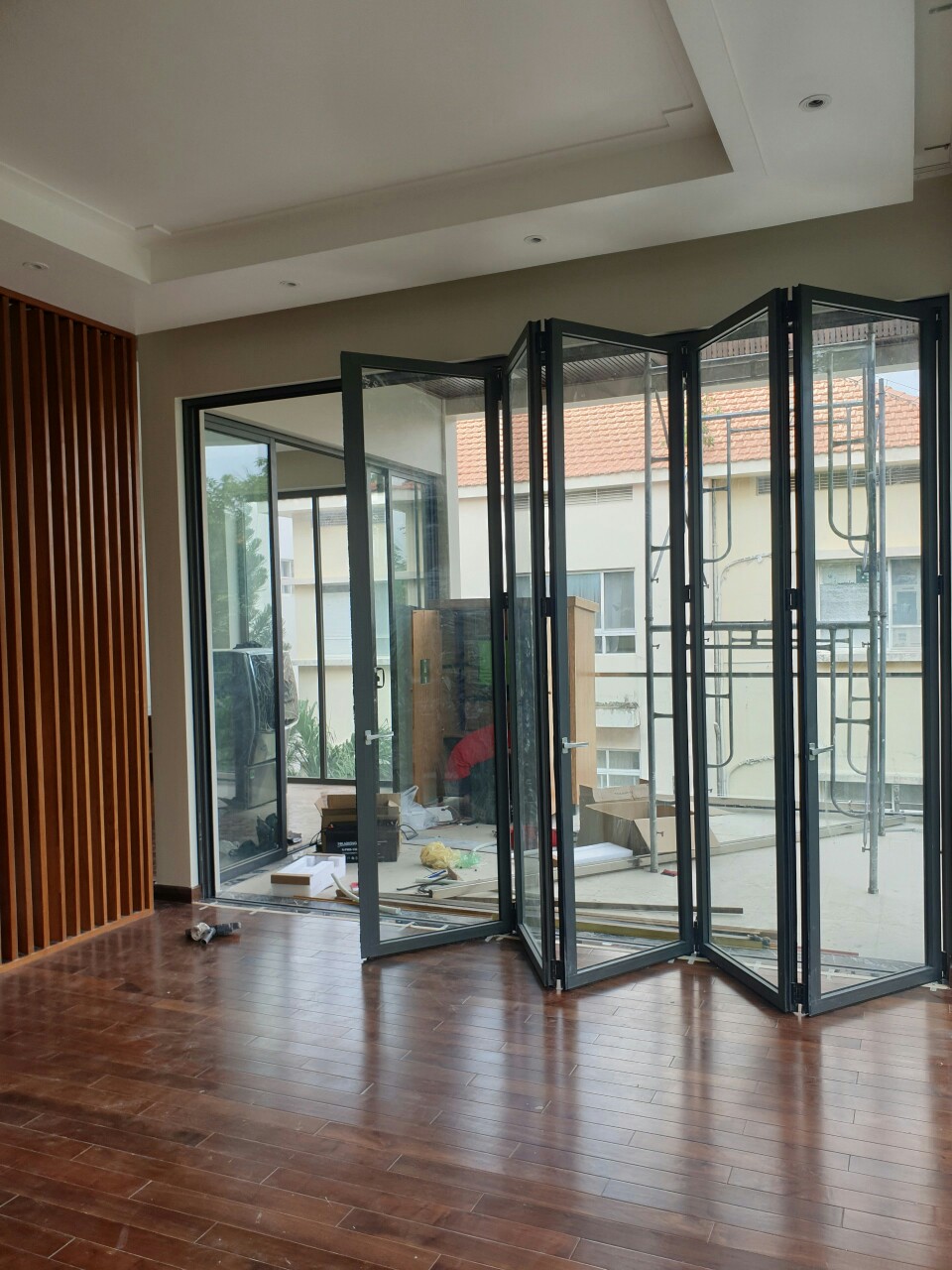 cửa 5 cánh